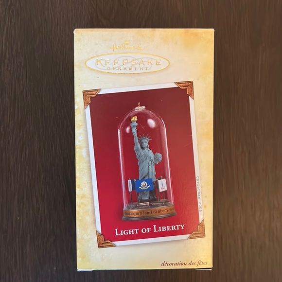 Hallmark Keepsake Patriotic Christmas Ornament - Picture 1 of 4